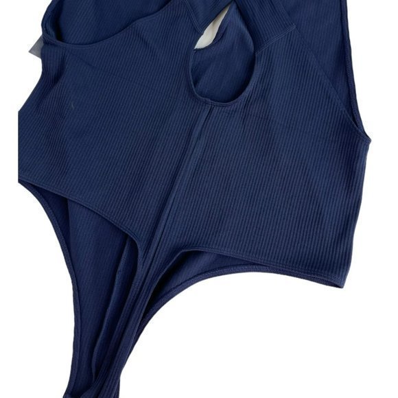 NWT Spalding Seamless‎ Deep V-neck Bodysuit Undershirt - Picture 12 of 13